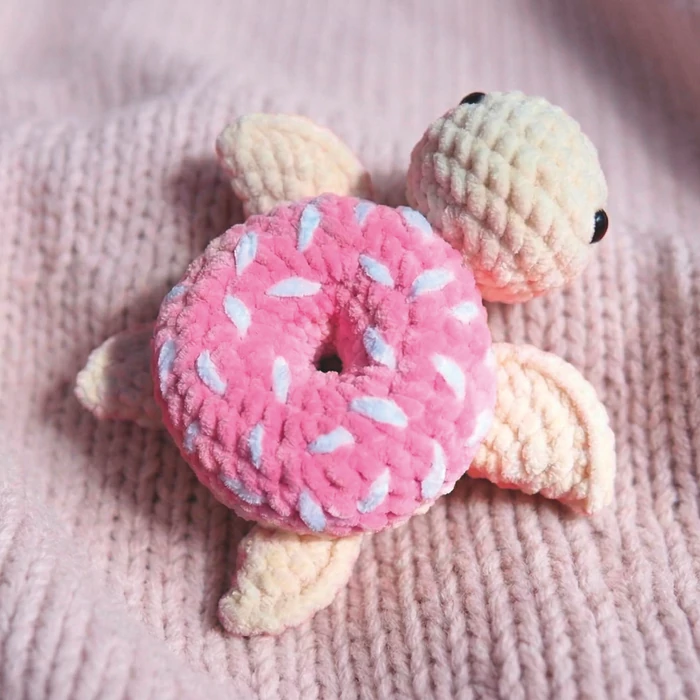 Horgolt plüss fánk teknős - rózsaszín