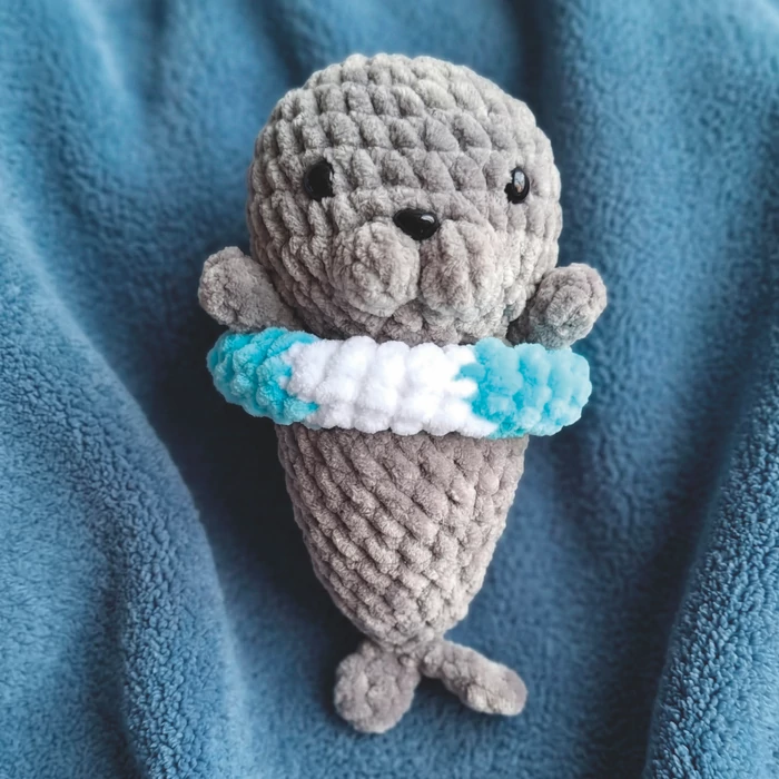 Horgolt plüss fóka - szürke